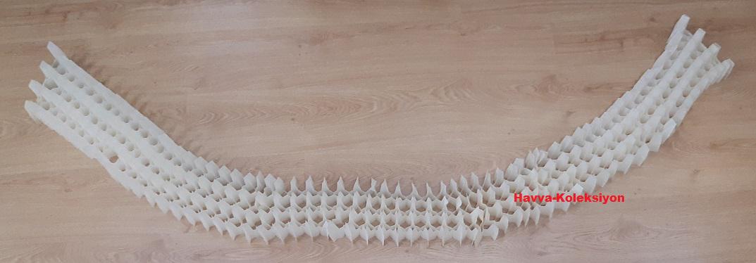 https://www.fullyedekparca.com/Beyaz Akordiyon Petek Kağıt Uzar Süs  300 CM X 20 CM Parti Doğum Günü Kutlama Süsü